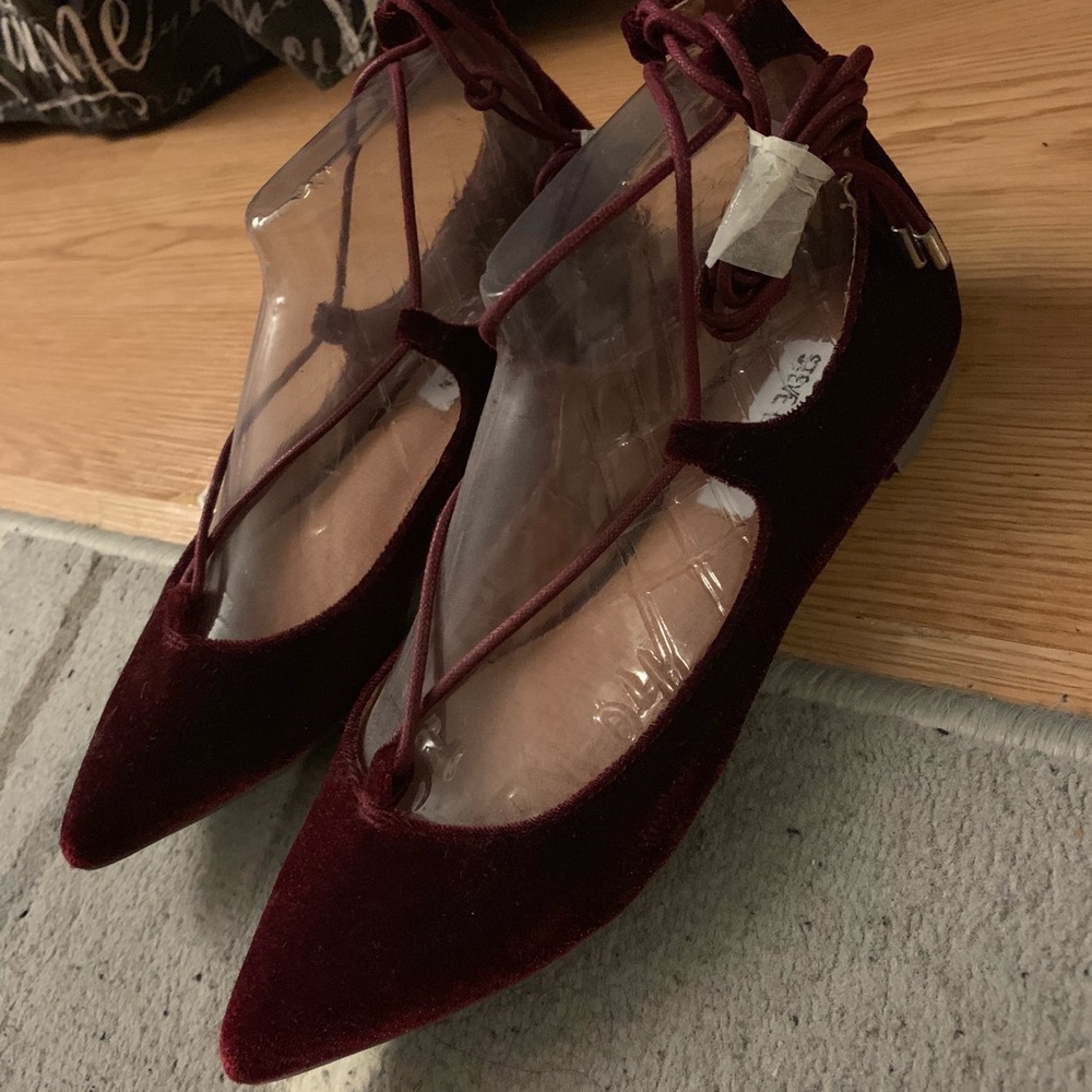 BRAND NEW BURGUNDY LACE UP FLATS STEVE MADDEN